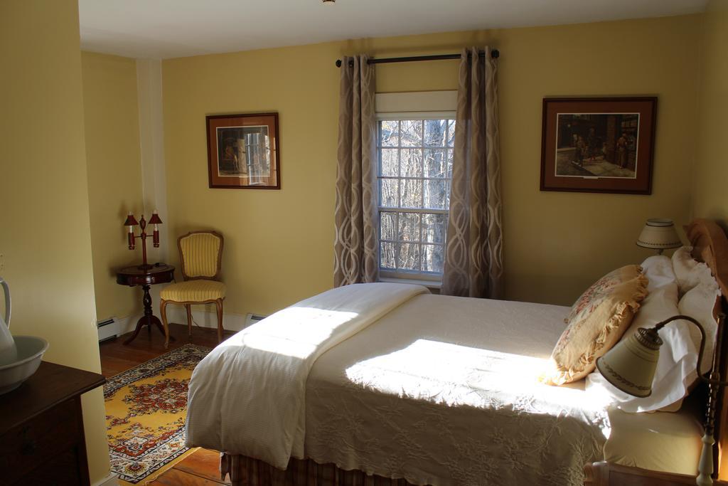 King Hill Inn & Kitchen New London Room photo