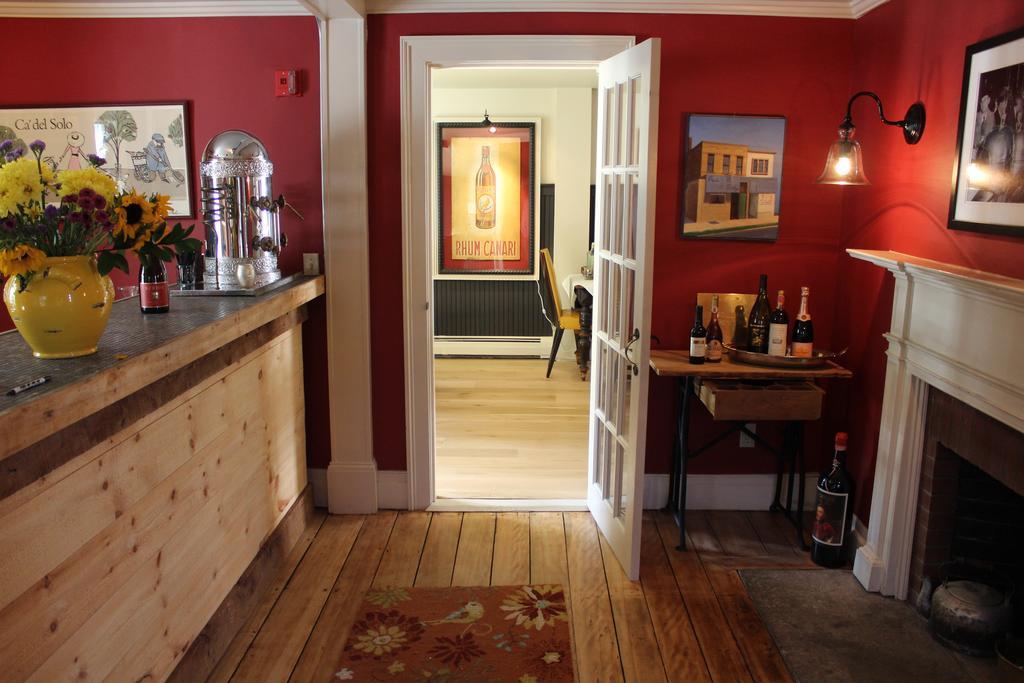 King Hill Inn & Kitchen New London Exterior photo