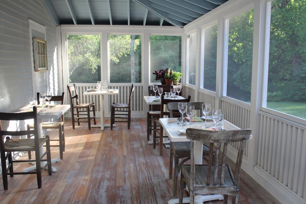 King Hill Inn & Kitchen New London Exterior photo